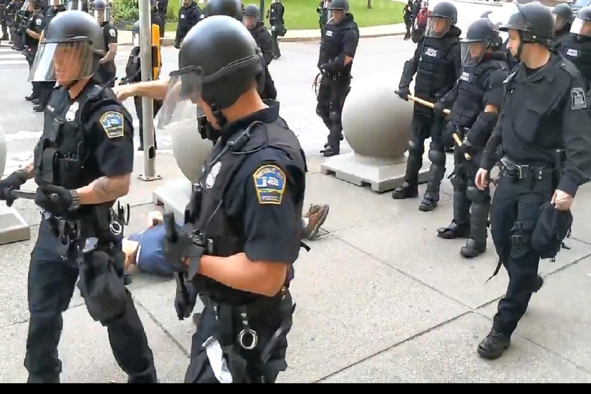 US: New York cops shove elderly man to ground during George Floyd protest; 2 suspended