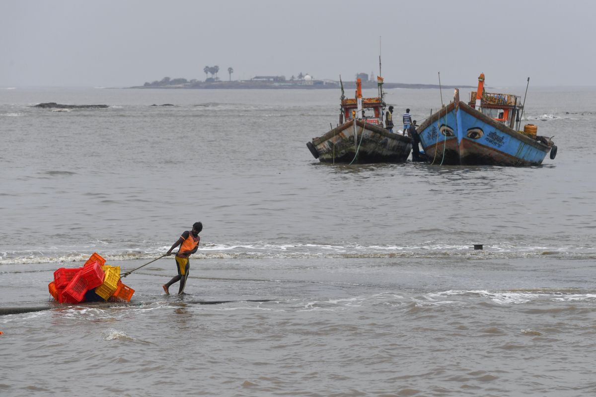 Fisherman dies as two fishing boats collide off Kochi coast