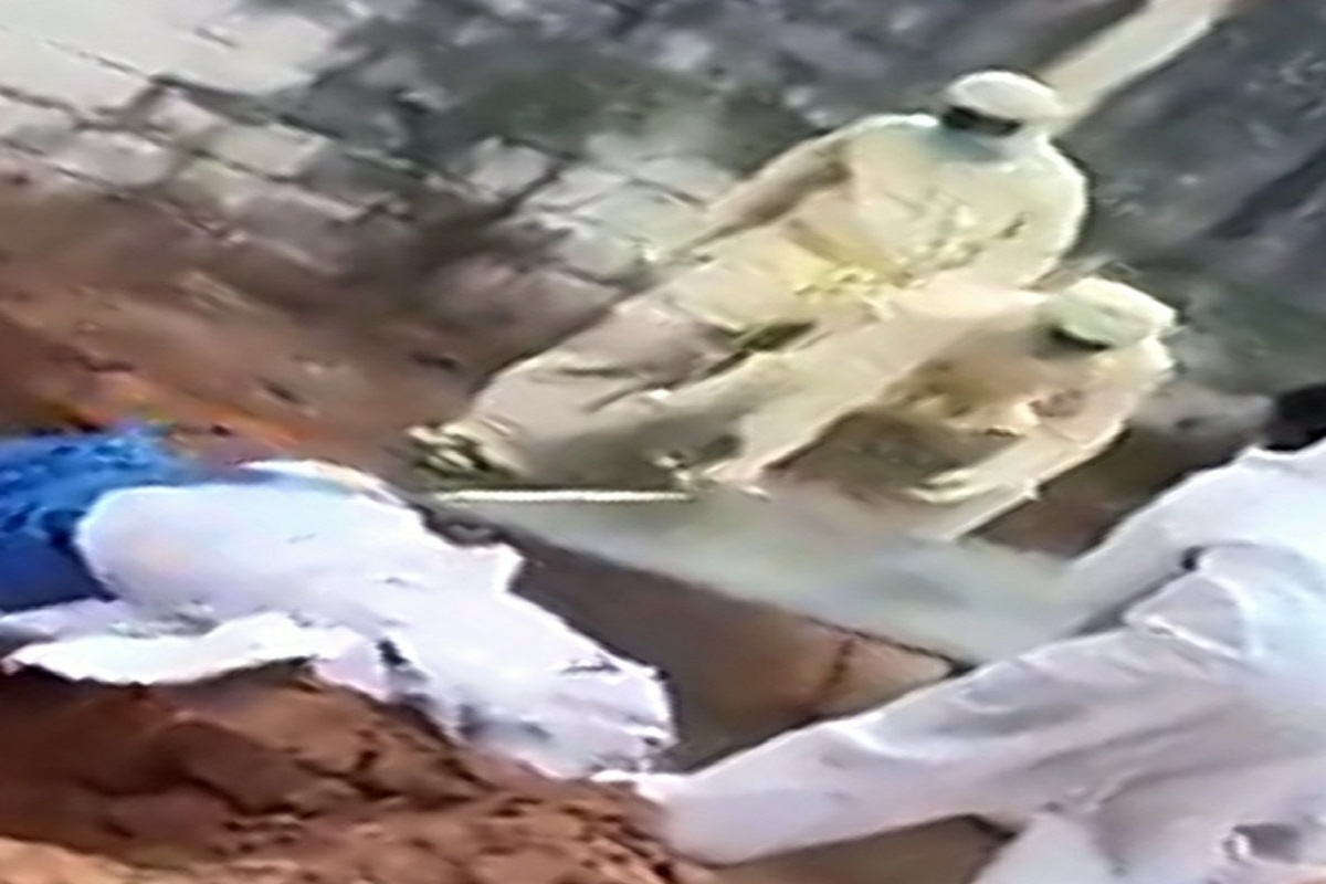 Puducherry health workers caught on camera throwing dead body of COVID-19 patient; probe ordered
