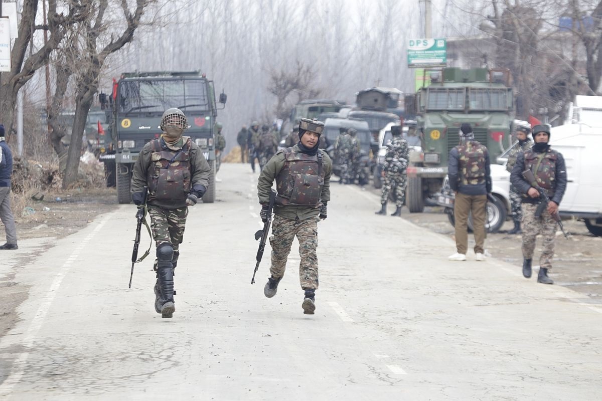 Encounter on in Anantnag, one soldier missing