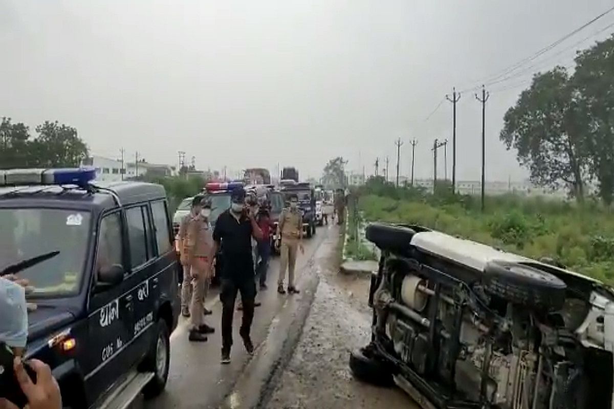 Cows, buffaloes caused accident of vehicle carrying Vikas Dubey to Kanpur: UP STF