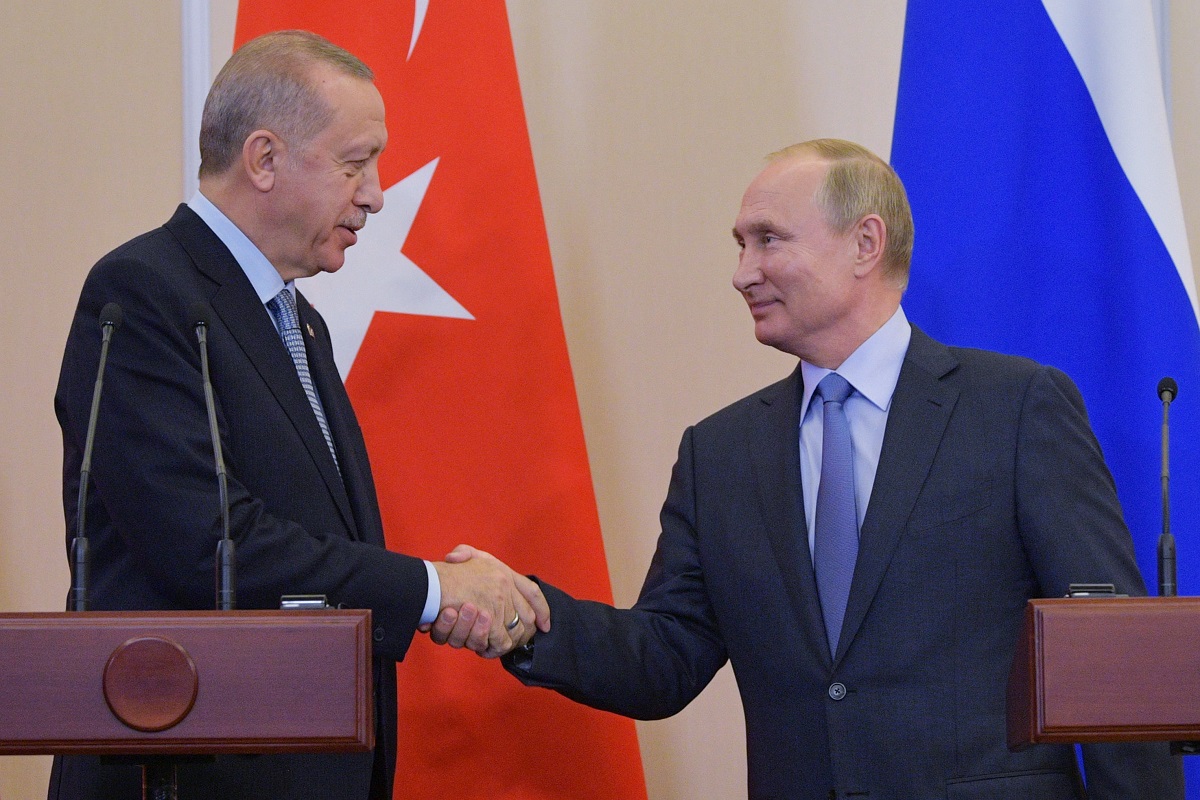 Putin discusses Ukraine crisis, security guarantees with Erdogan