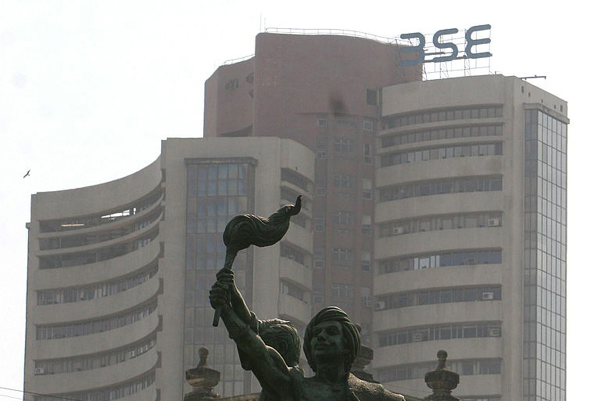 Sensex plunges 129 points, Nifty closes at 11,073.45; RIL tumbles 2%