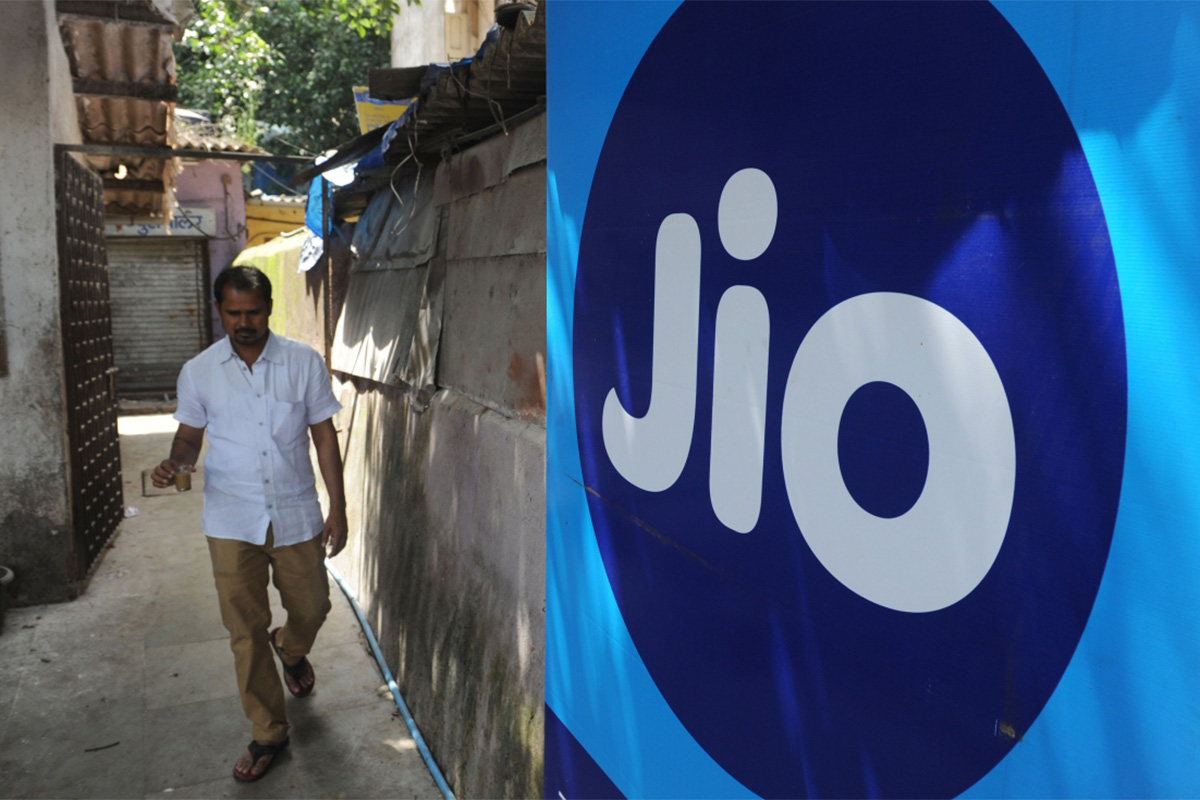 TRAI loses more than 82 lakh wireless subscribers in April; Jio emerges as sole winner