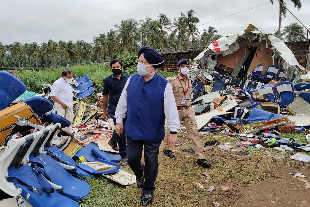 Aviation minister visits Kozhikode airport, takes stock of relief work; Kerala CM, Guv meet plane crash victims