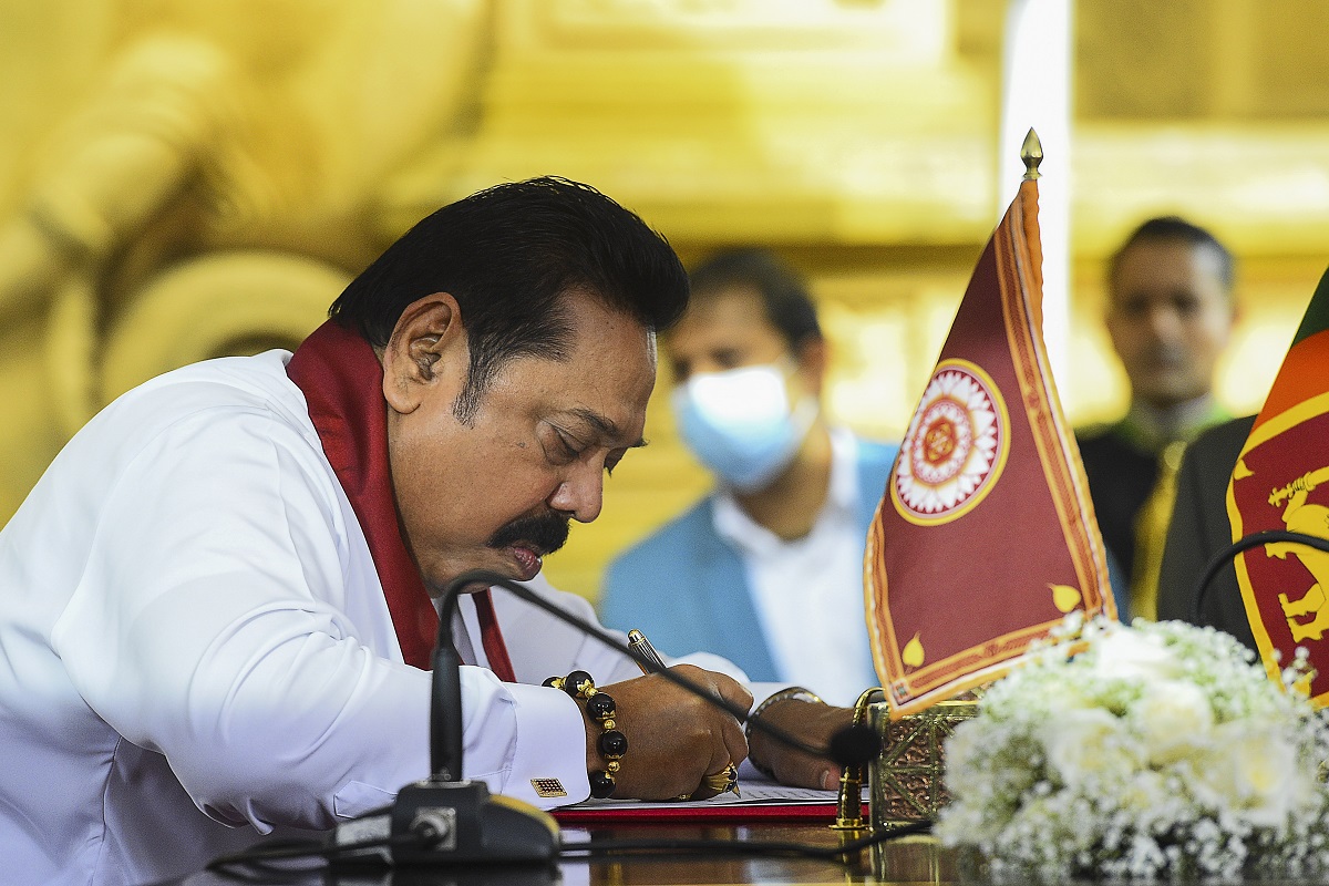 Mahinda Rajapaksa takes oath as Sri Lankan Prime Minister