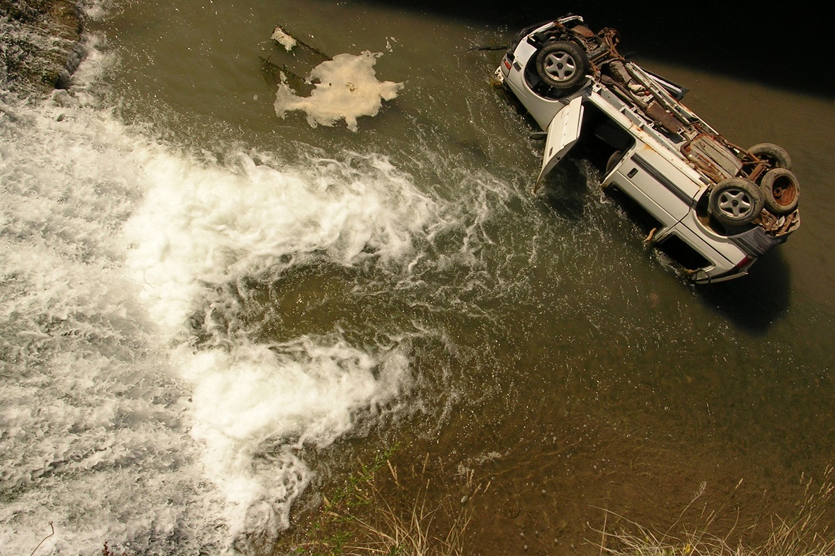 3 feared dead as car falls into canal in Ghaziabad