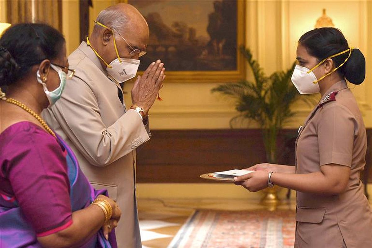 President Ram Nath Kovind celebrates Raksha Bandhan with nursing professionals