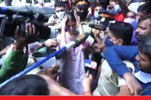Bollywood reacts to Rhea being mobbed at NCB office