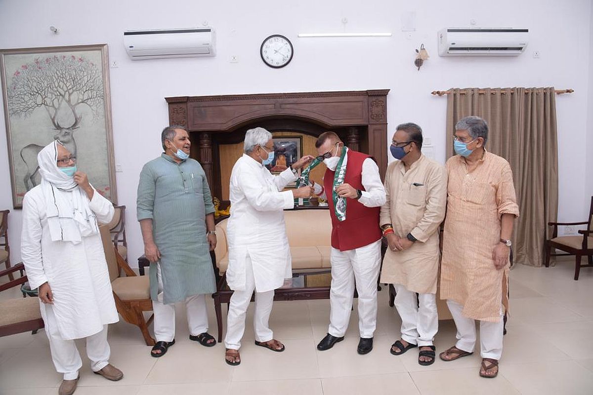 Former Bihar DGP Gupteshwar Pandey joins Nitish Kumar’s JD(U) ahead of elections
