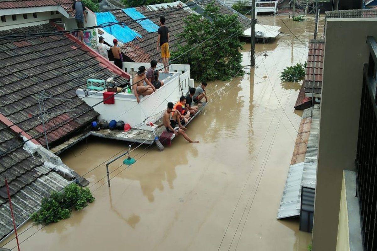 Jakarta floods took life of 2 and injured other 20