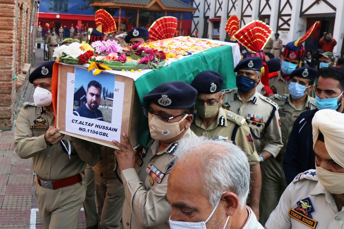 3 terrorists killed in Shopian, BJP leader escapes bid on life in Ganderbal