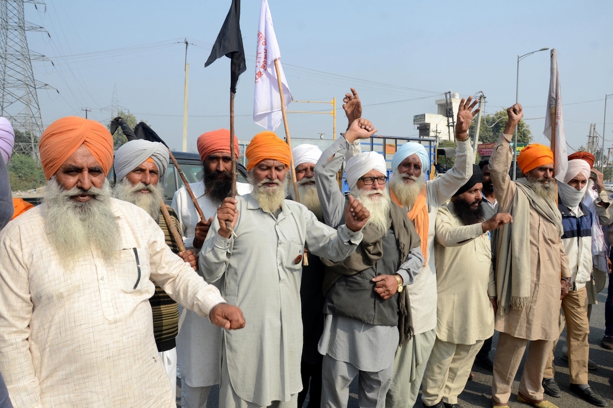 Hundreds of protesting farmers gather along Punjab-Haryana border