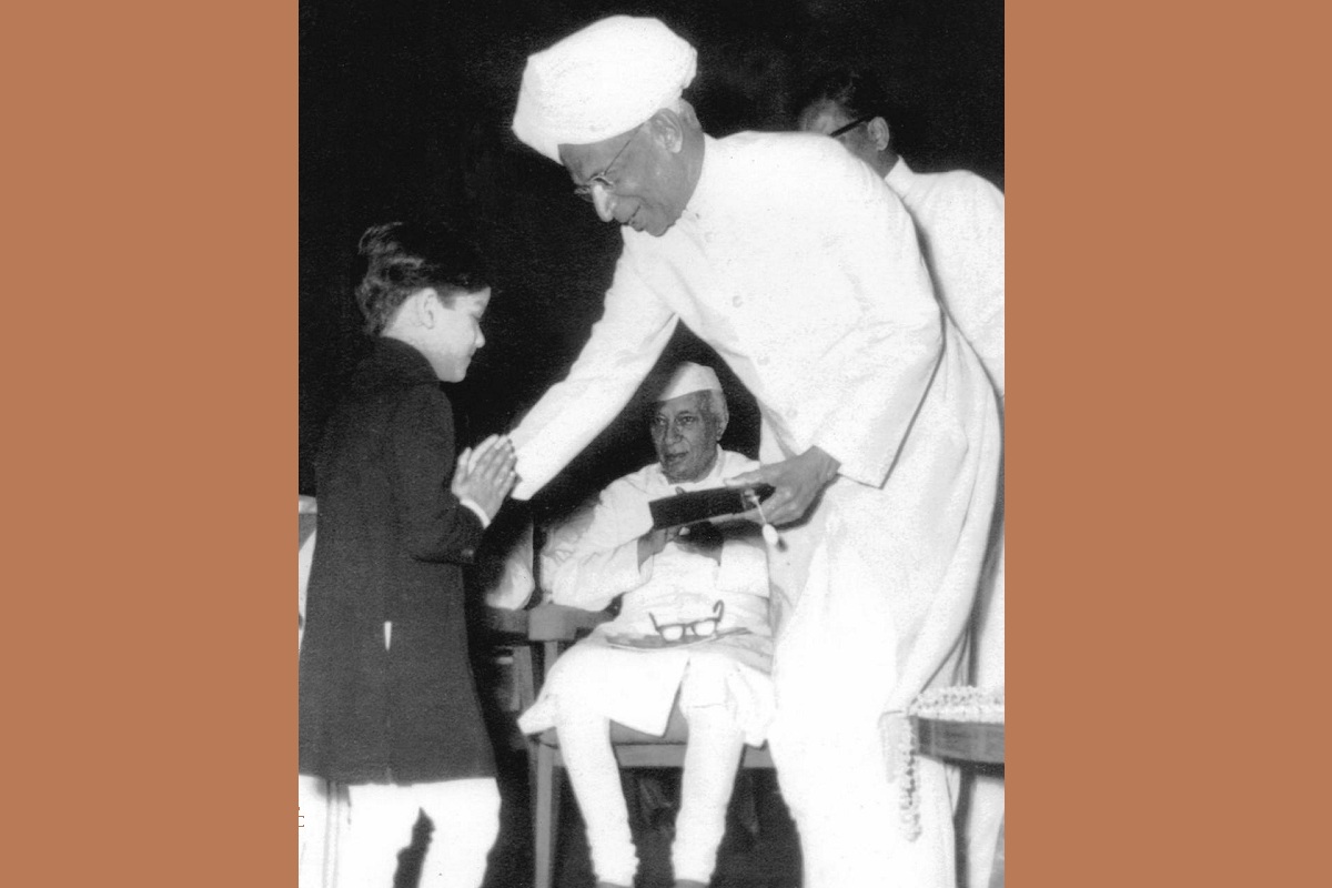 When Nehru gave his red rose to Sachin