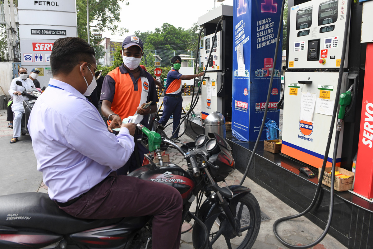 Petrol price nears Rs 84 per litre in Delhi - The Statesman