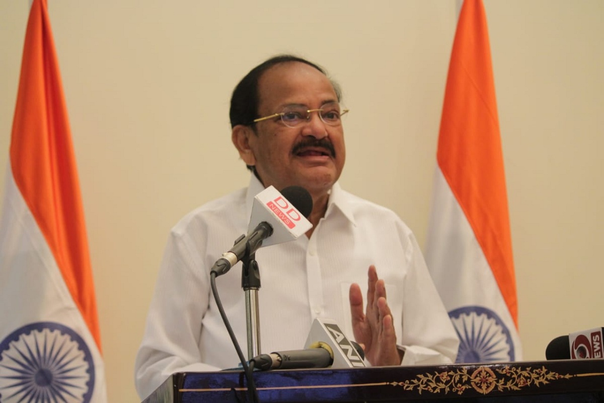 Strong democracy can't survive without free press: VP