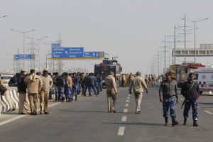 Farmers threaten to block Ghazipur border between Delhi and UP as protest enters 25th day
