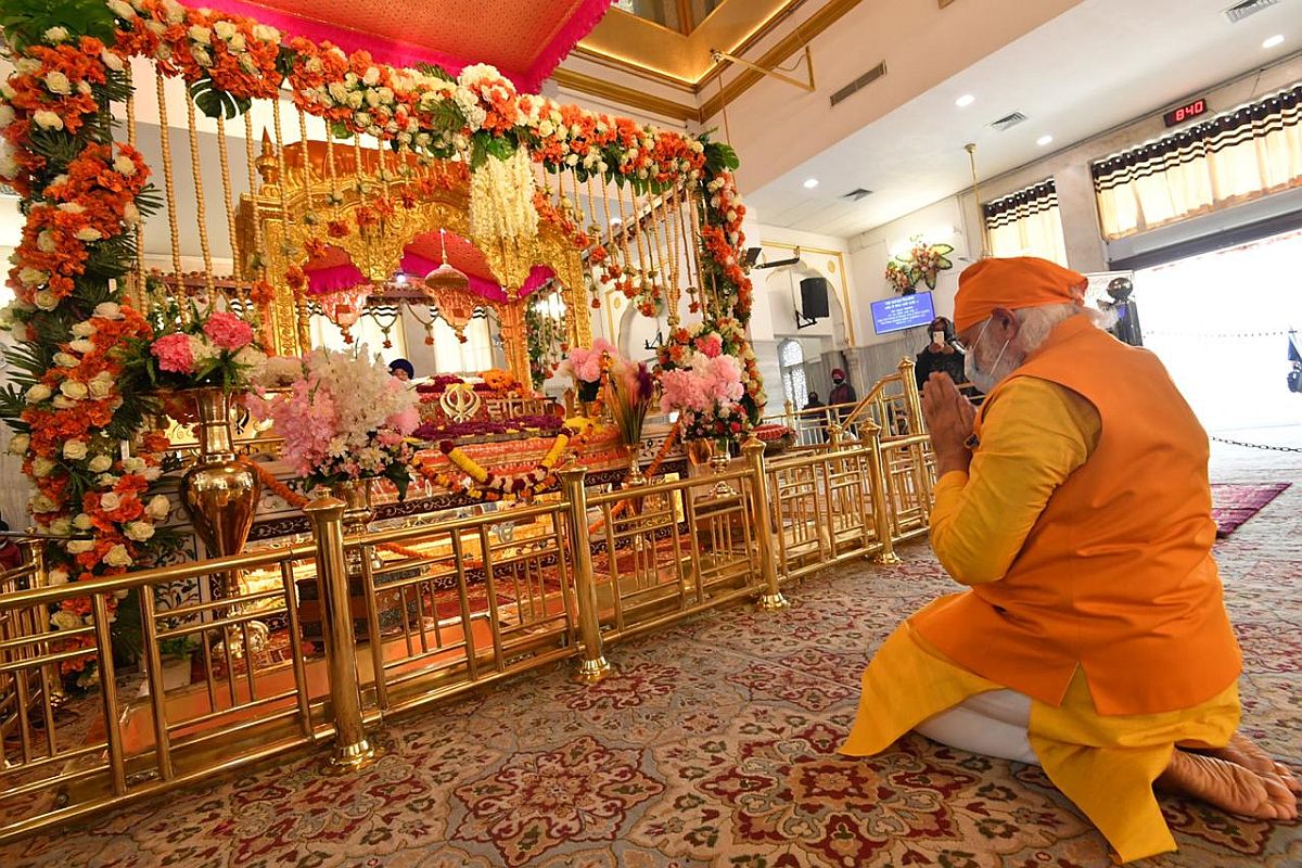 PM Modi visits Gurudwara Rakabganj to pay tributes to Guru Tegh Bahadur for his supreme sacrifice
