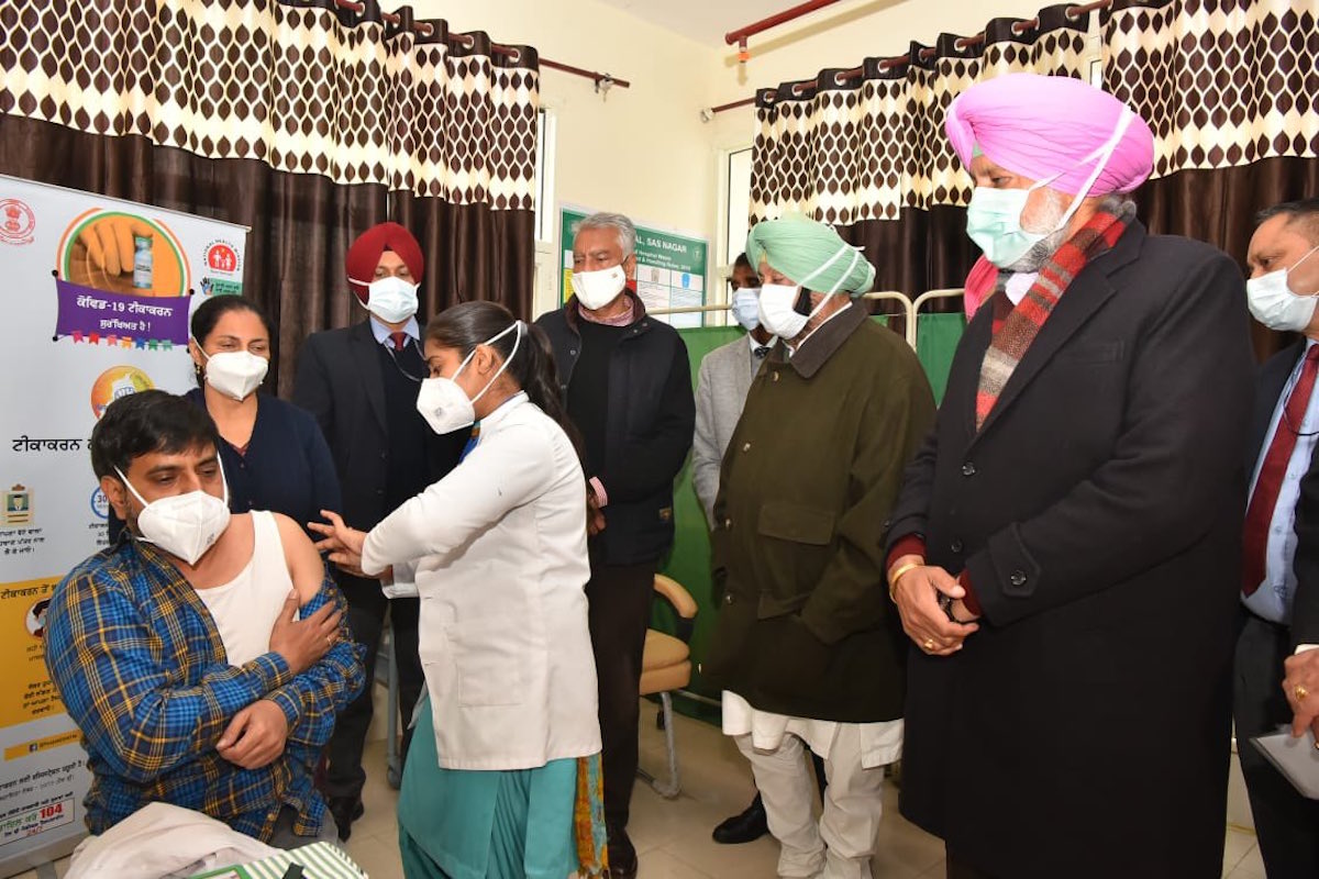 Amarinder rolls out Covid-19 vaccination for 1.74 lakh HCWs