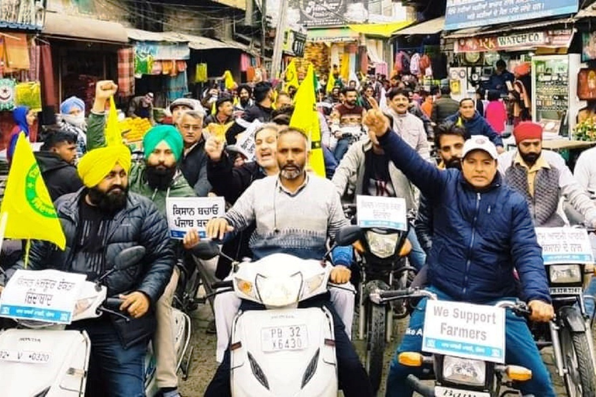 AAP holds motorcycle rallies across Punjab to mobilise people for R-Day ‘Kisan Tractor Parade’