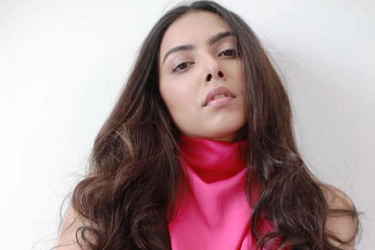 Fashion influencer Akshaya Alshi creates unique fashion and beauty ideas