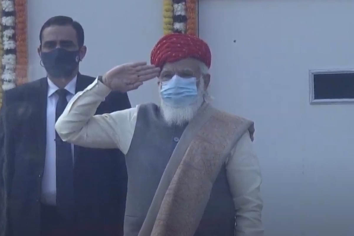 PM Modi leads nation in paying tributes to martyrs at National War Memorial