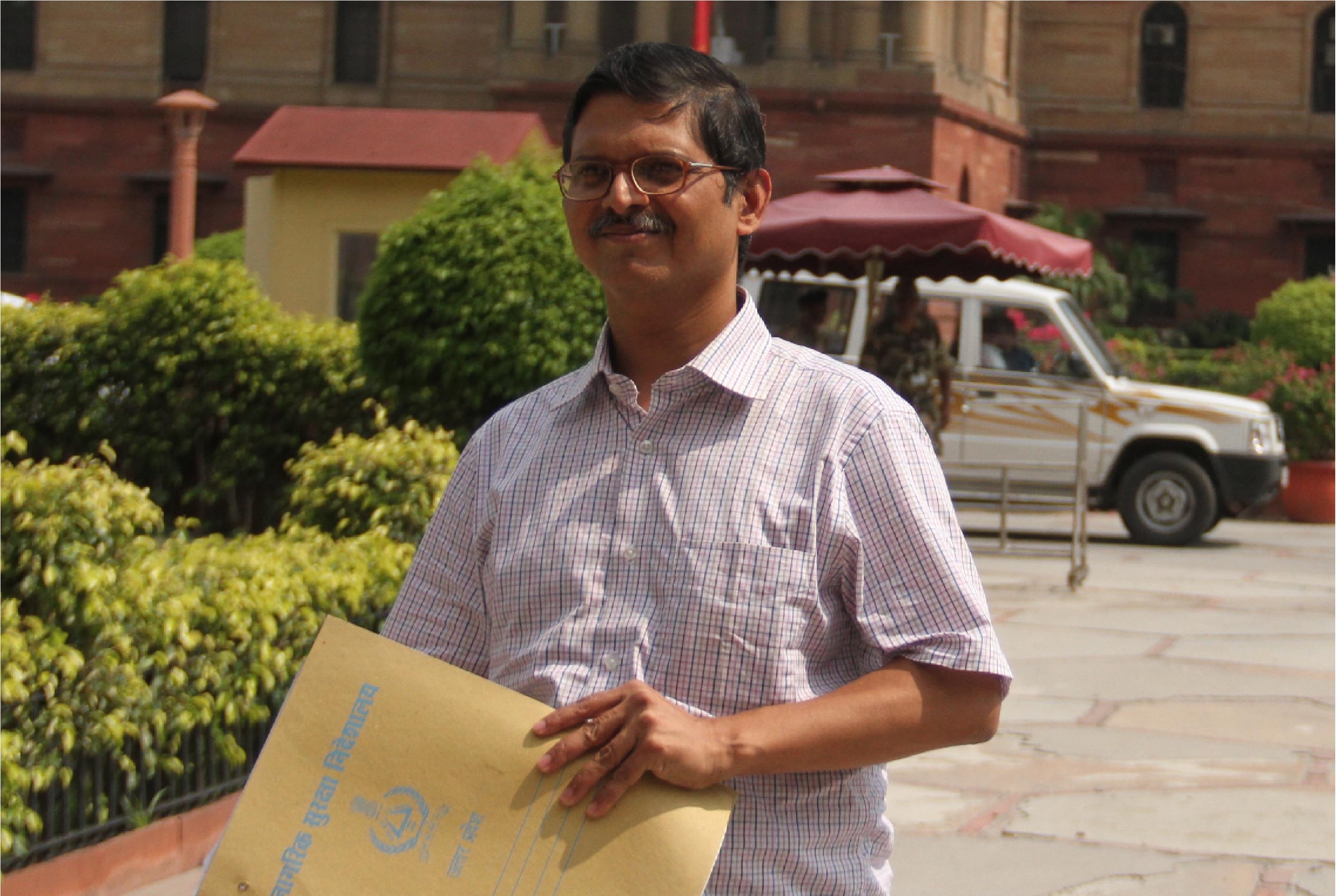 IPS Amitabh Thakur forced to retire as unfit to serve