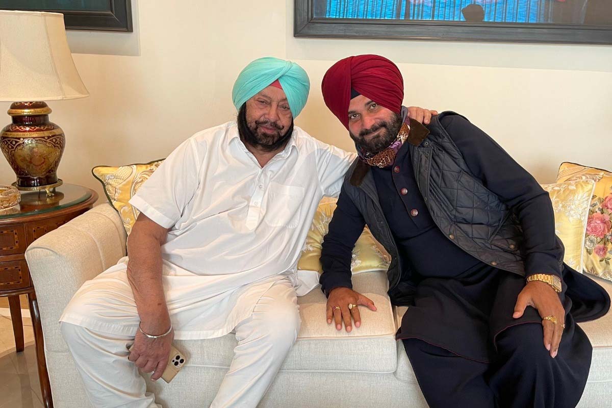 Battle lines drawn in Punjab Cong: Sidhu camp seeks CM’s removal,  Amarinder supporters target Sidhu
