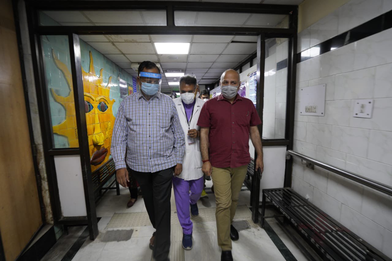 Delhi Deputy CM Manish Sisodia visits Deen Dayal Upadhyay hospital to review COVID-19 situation