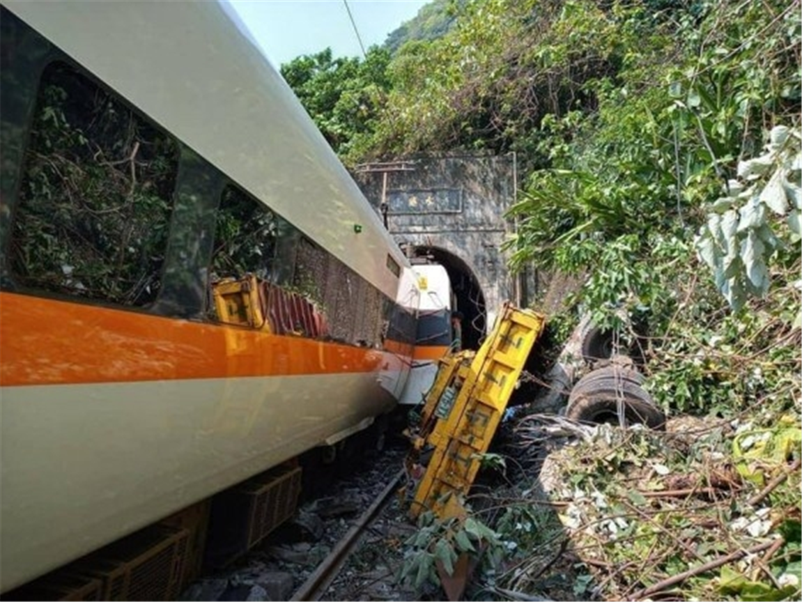 Taiwan. Taiwan train derailment
