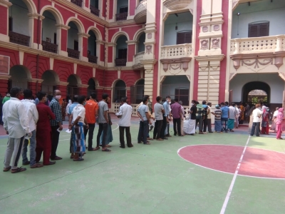 High turnout in 1st 2 hours of Bengal last phase