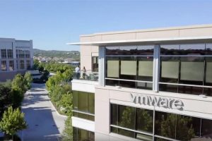 Dell spins out VMware, to generate over $9B