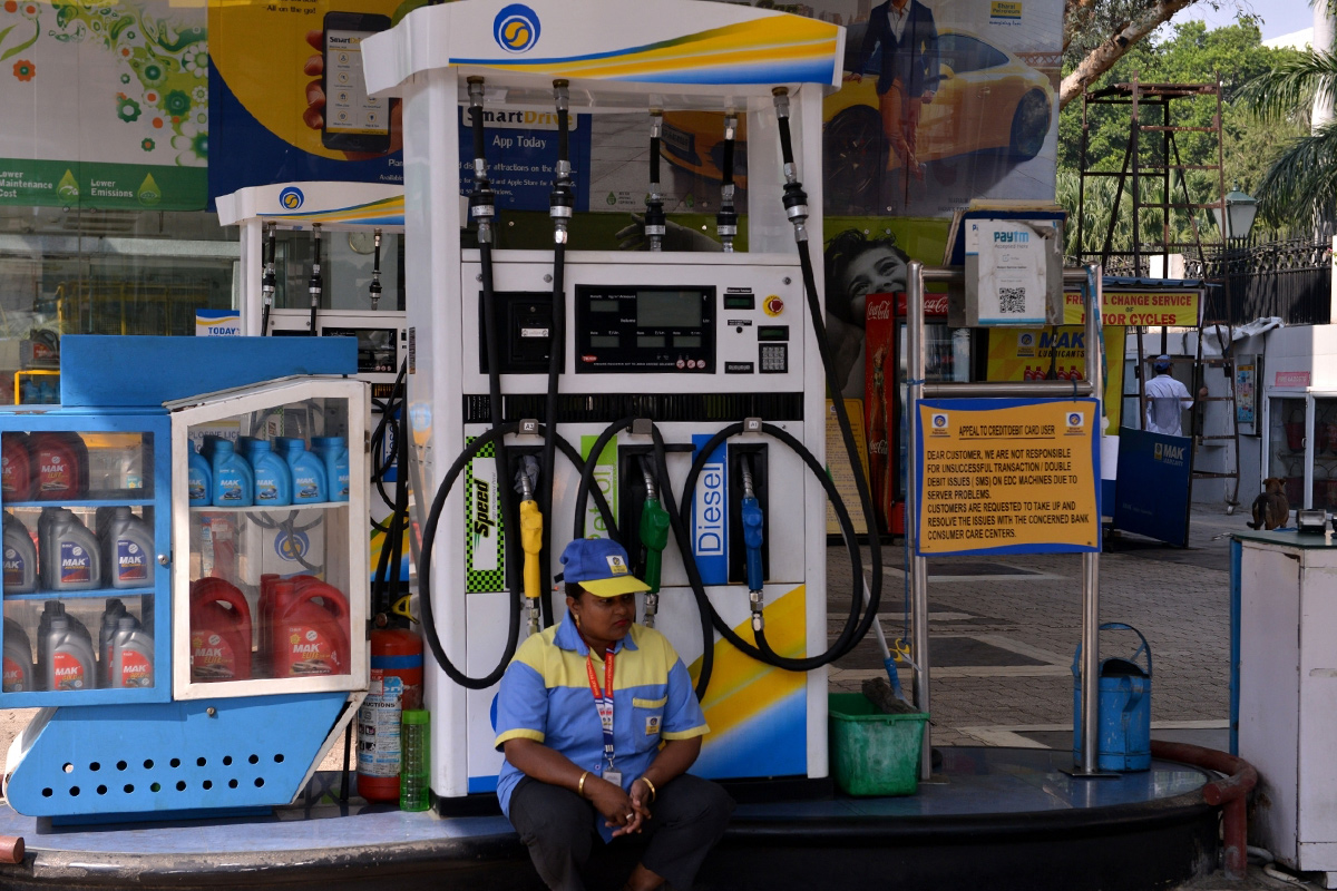Petrol, diesel prices revision maintain pause as OMCs weigh options