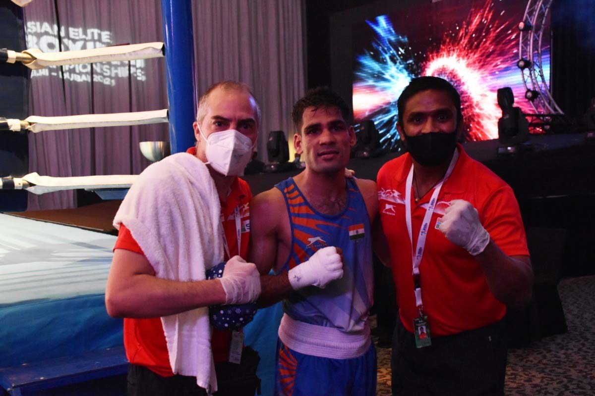 Boxer Hussamuddin in quarter-finals of Asian championships