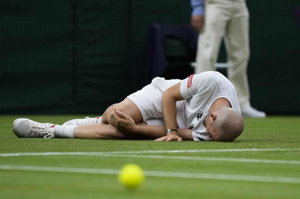 Lucky Federer enters Round 2 : Wimbledon