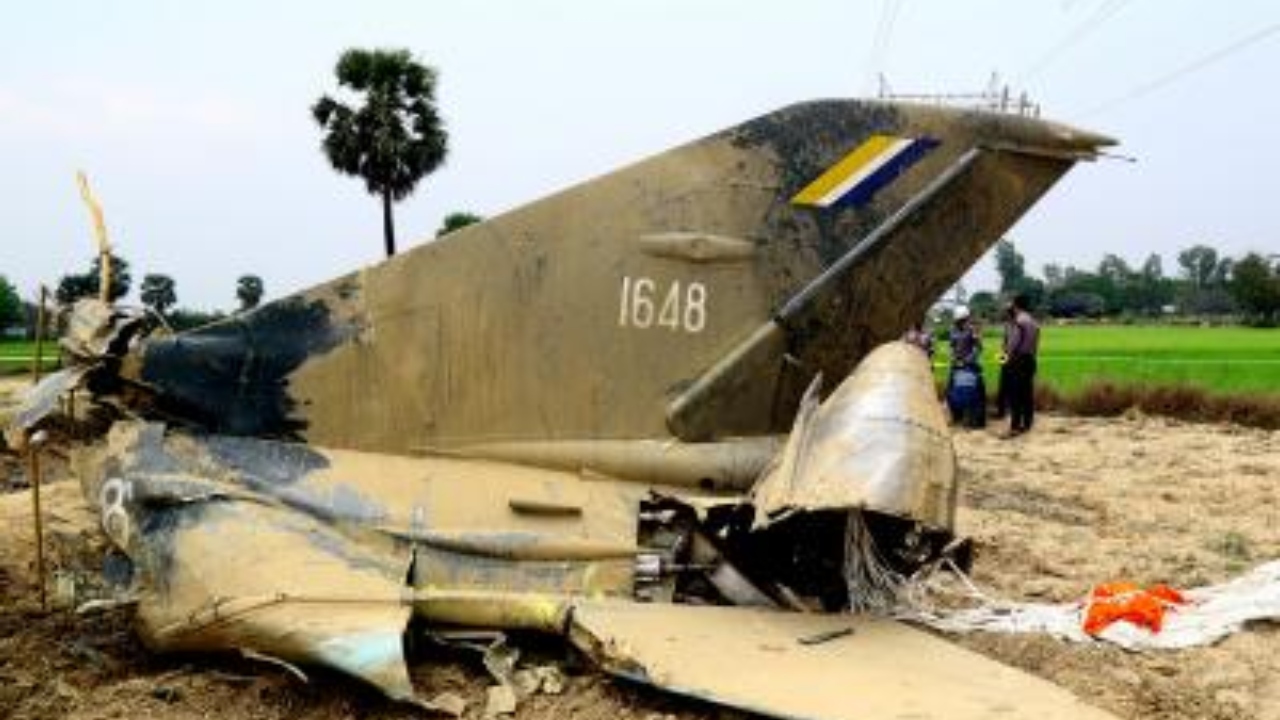 Myanmar: 12 dead in military plane crash