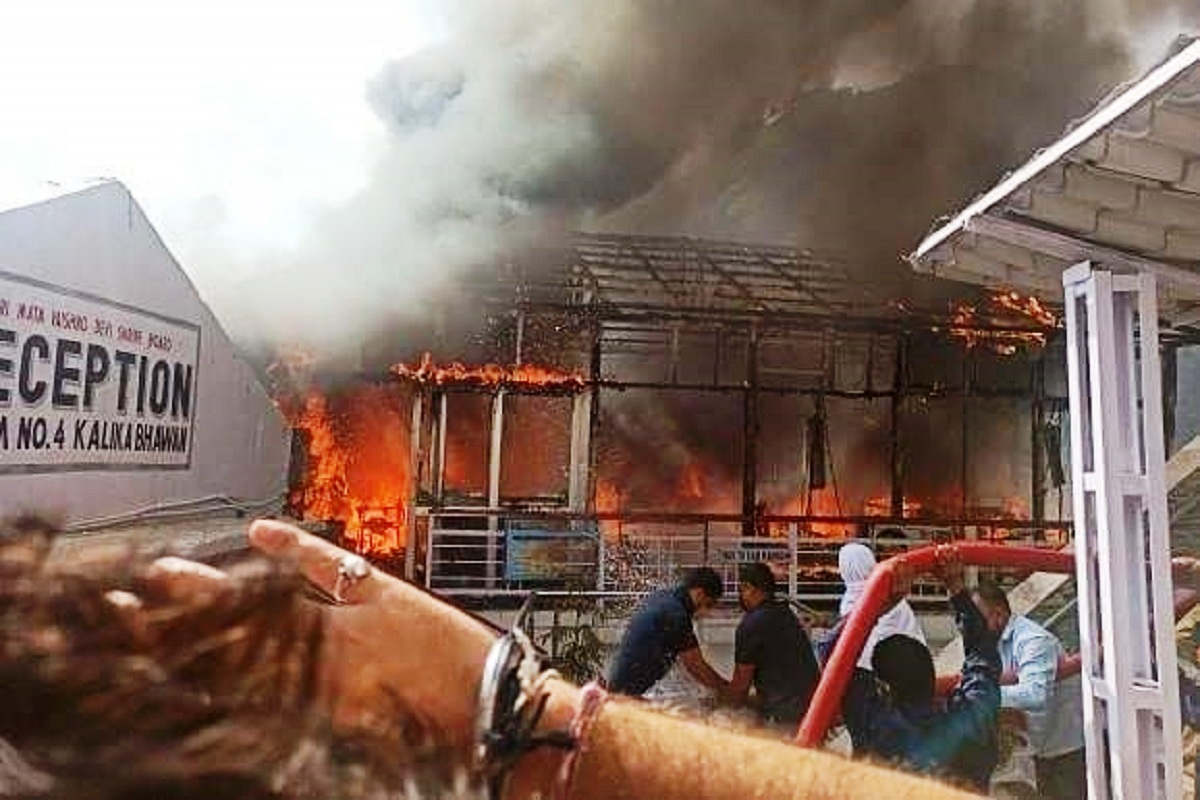 Massive fire at Vaishnodevi shrine; no damages, pilgrimage running smoothly