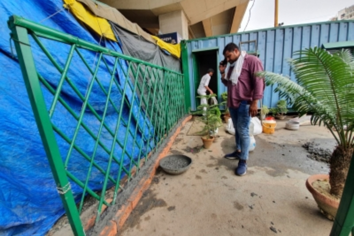 Farmers ‘reinforce’ protest site to guard against rain, storm