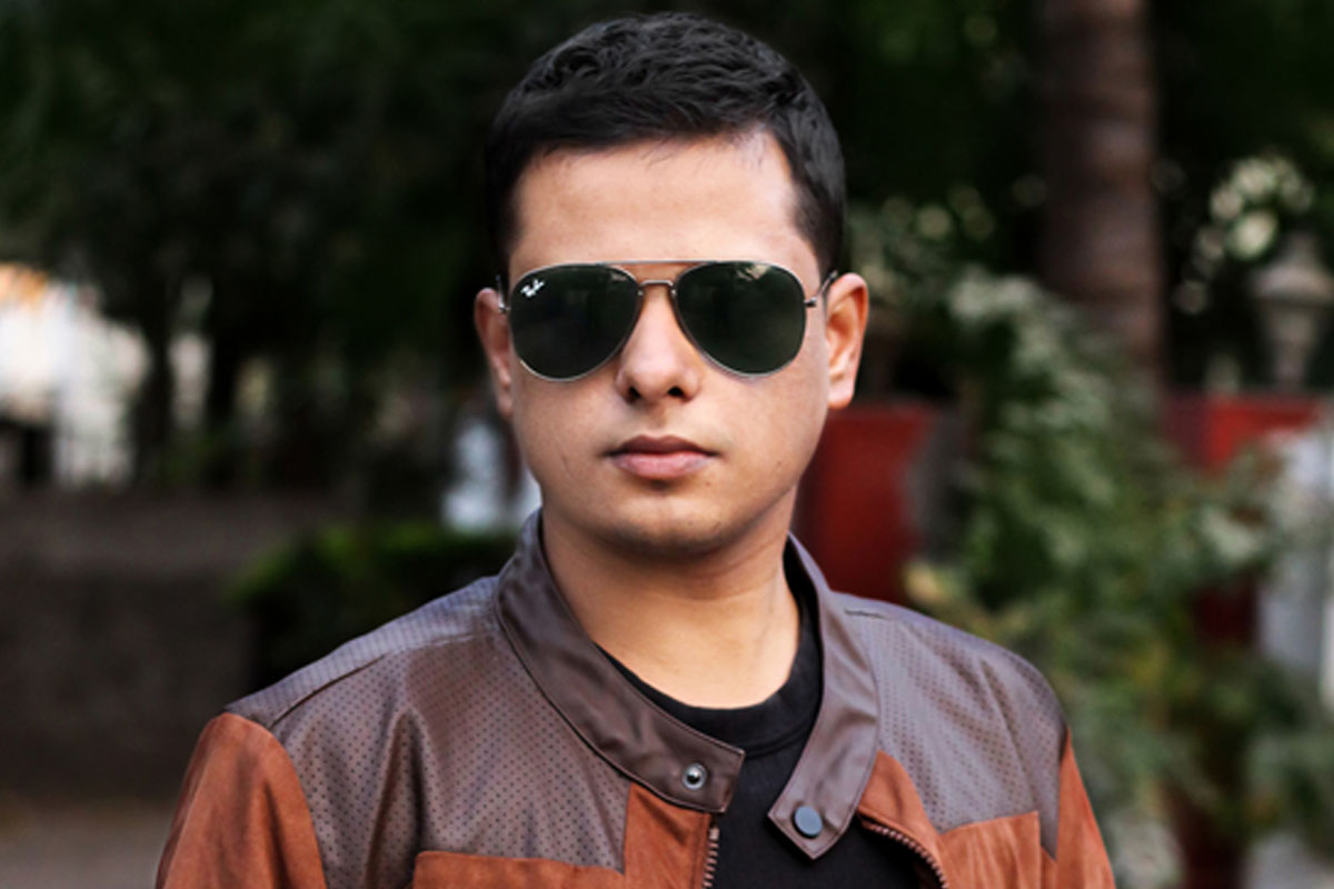 Dnyanesh Dongare donates essential items; hopeful about the better tomorrow