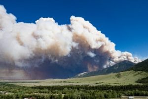 Hundreds evacuated as wildfire rages in US state