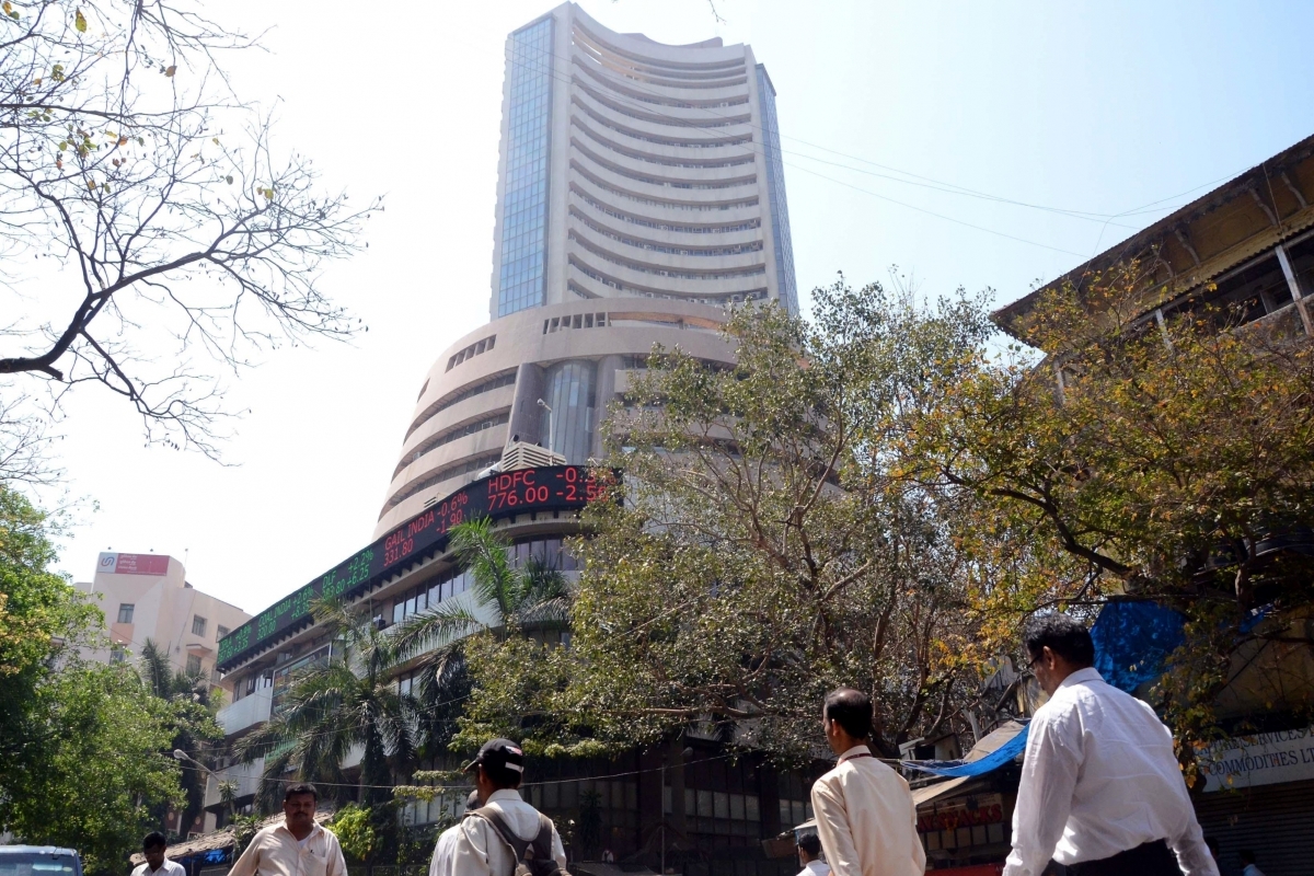 Sensex down 200 points, banking, oil & gas stocks fall