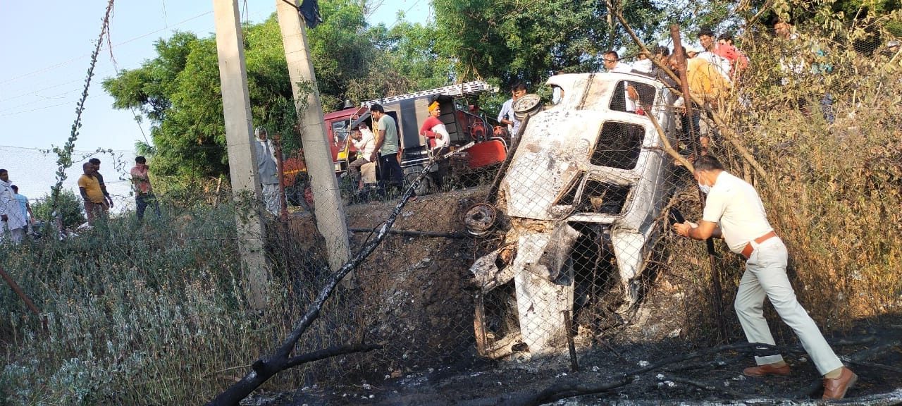 2 burnt alive as car catches fire after collision with pole: Gurugram