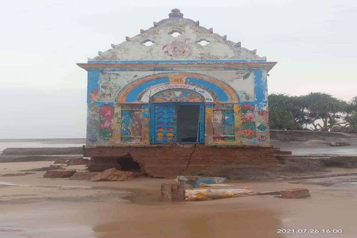 Odisha: Nature consumes last visible sign of human civilization in sea-erosion-battered Satabhaya