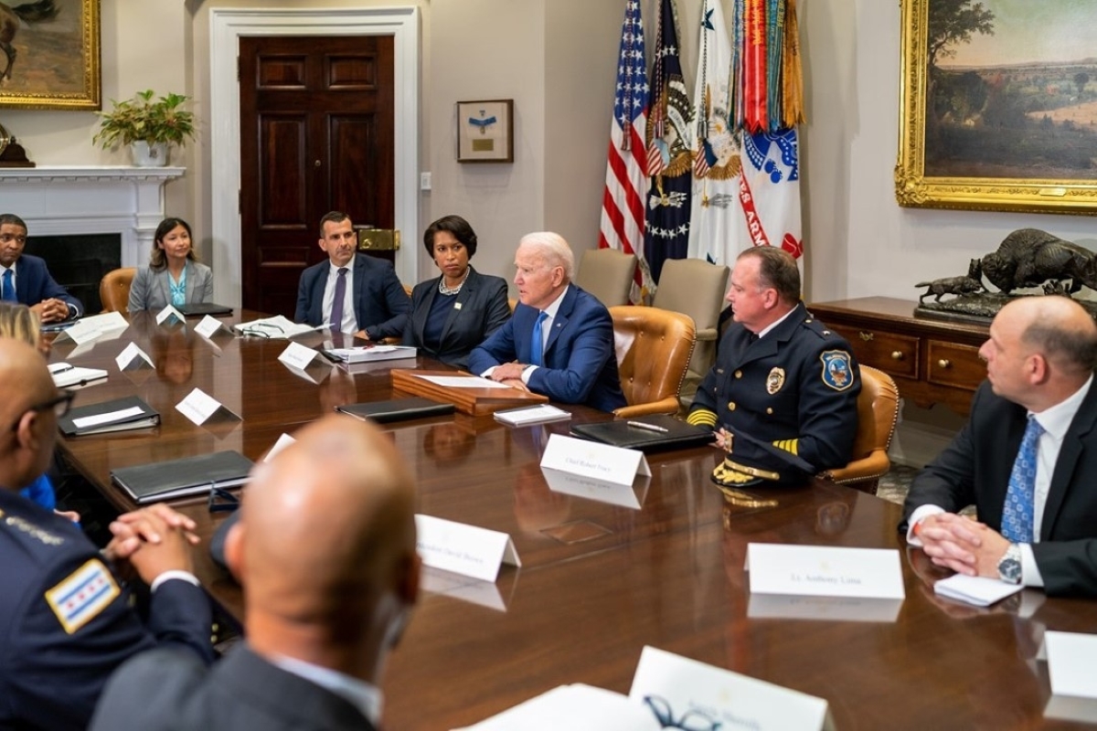 Biden discusses gun violence at WH meeting