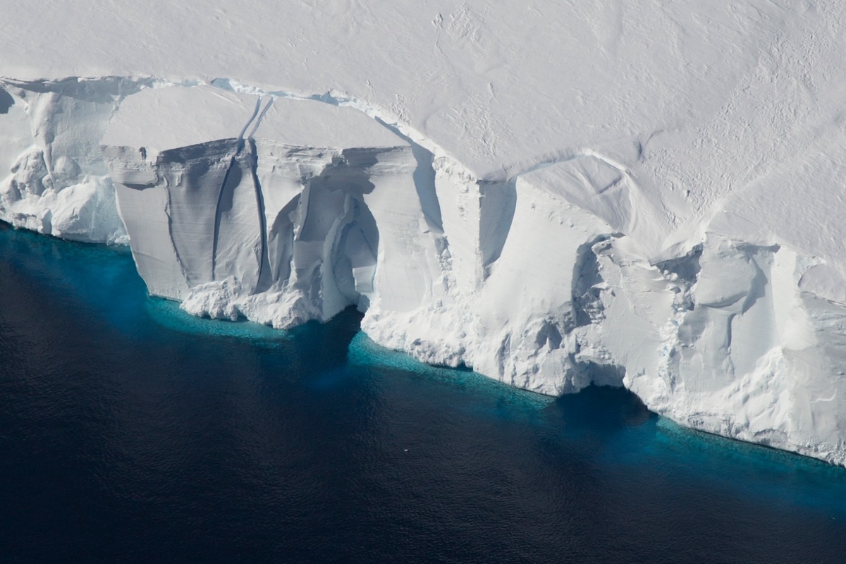 Enormous Antarctic lake vanished in 3 days: Study