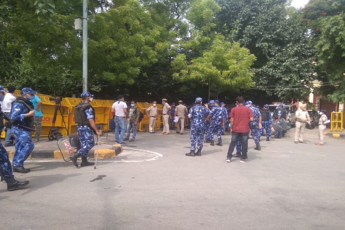 Farmers protest: Multi-layer security at Jantar Mantar