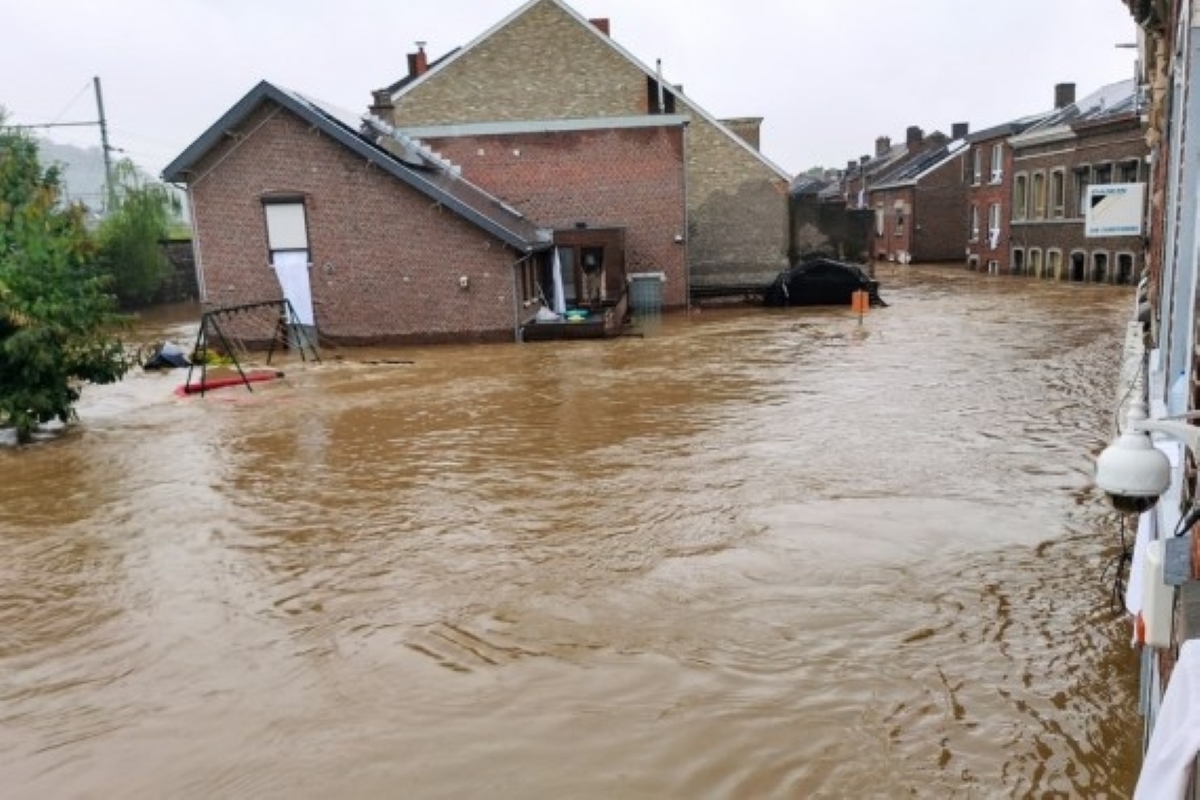 Devastated, survivors recall Europe flood horror