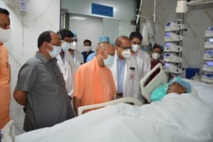 Yogi visits Kalyan Singh as his condition deteriorates