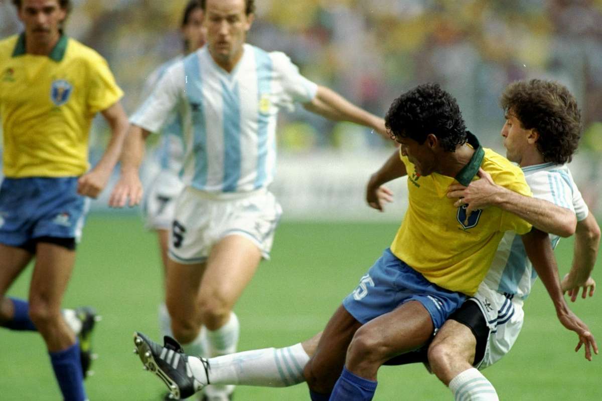 Brazil and Argentina clash in a soccer final for 5th time ...