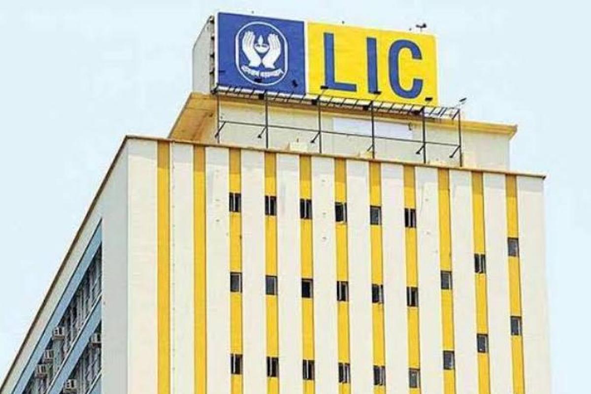 Left raise alarm over LIC IPO; allege its valuation is being scaled down